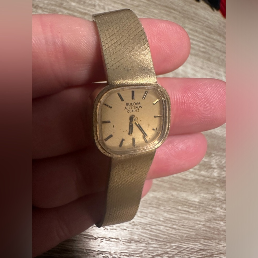 ✨BULOVA ACCUTRON QUARTZ WATCH✨GOLD PLATED BAND✨BASE METAL BEZEL✨SS BACK✨